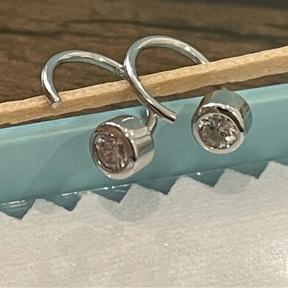 Chic & Artsy Sterling Silver Dainty Hug Hoop CZ Earrings *New* OS - Picture 6 of 6